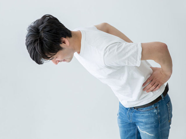 坐骨神経痛、椎間板ヘルニアでの、腰の痛み足のしびれの症状の根本原因と対処法は？